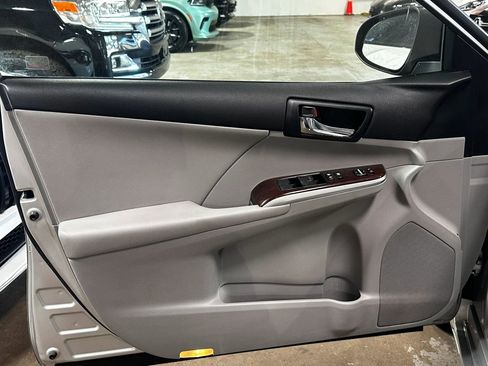 Used 2012 Toyota Camry XLE w/ Leather Pkg FWD image 14