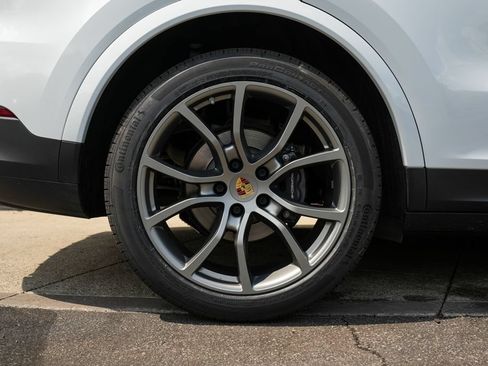 Certified 2022 Porsche Cayenne Coupe AWD/4WD image 37