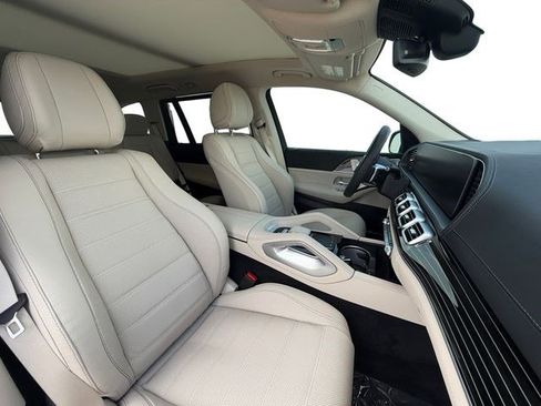 Used 2024 Mercedes-Benz GLS 580 4MATIC w/ Warmth & Comfort Package image 19