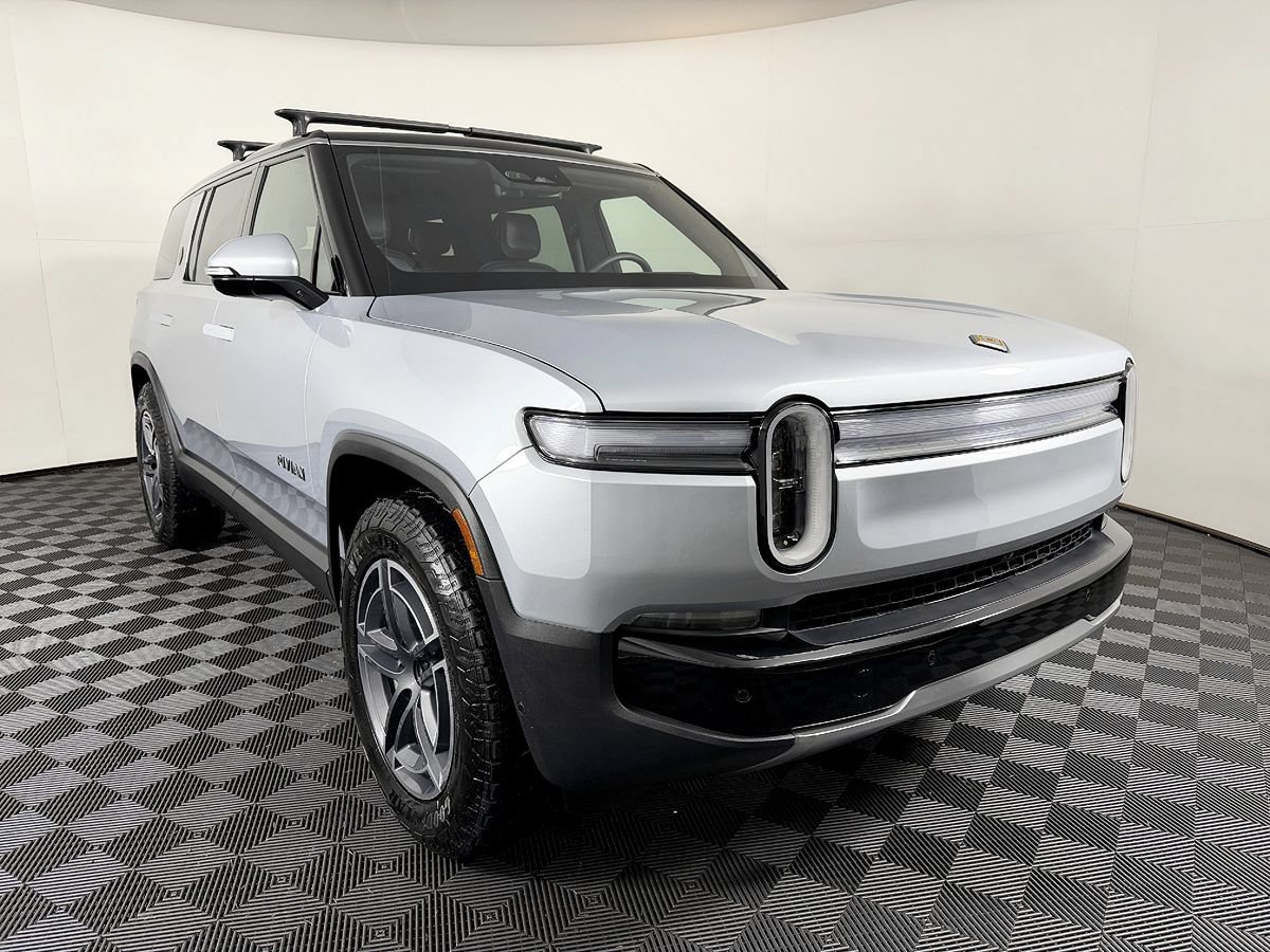 Used 2025 Rivian R1S Adventure Dual AWD/4WD image 5