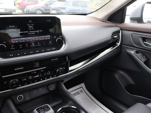 Used 2023 Nissan Rogue SL w/ SL Premium Package AWD/4WD image 36