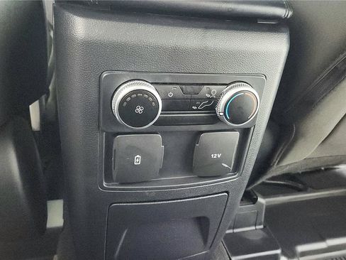Used 2023 Ford Explorer XLT image 30