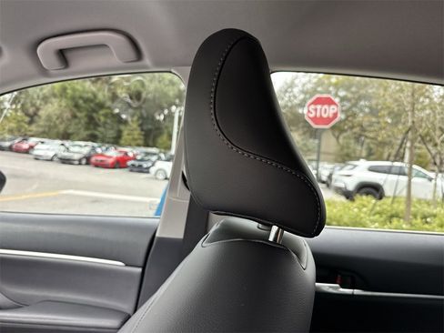 Used 2023 Toyota Camry XLE image 17