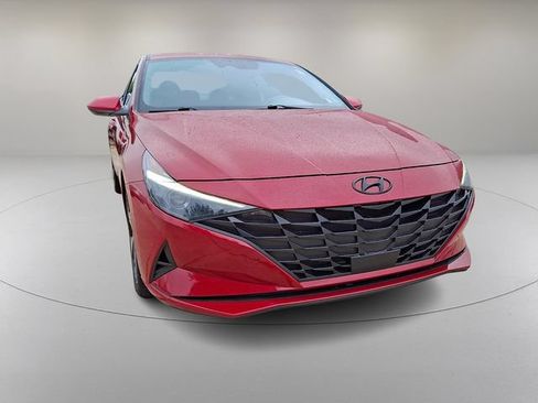 Used 2023 Hyundai Elantra SEL w/ Convenience Package FWD image 2