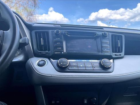 Used 2018 Toyota RAV4 XLE image 36