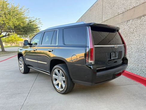 Used 2019 Cadillac Escalade Premium Luxury RWD image 4
