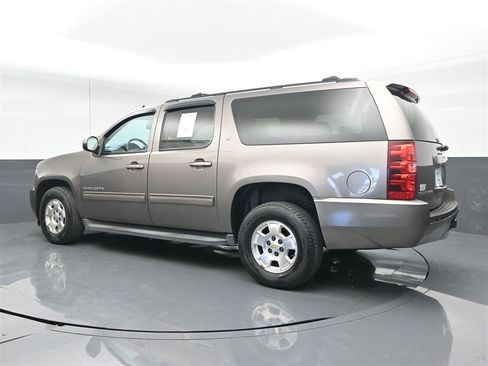 Used 2013 Chevrolet Suburban LT RWD image 7