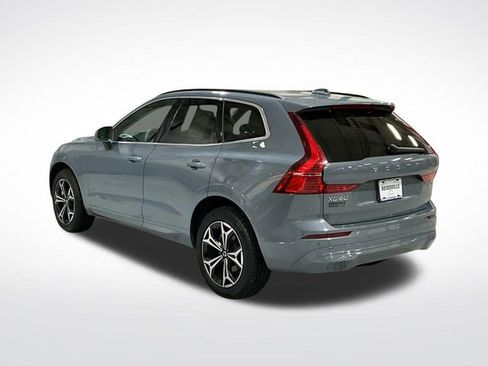 Used 2022 Volvo XC60 B5 Momentum w/ Climate Package image 3
