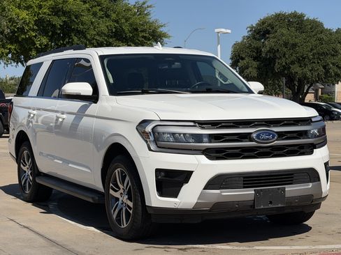 Used 2024 Ford Expedition XLT RWD image 9