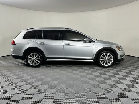 Used 2017 Volkswagen Golf Alltrack SE image 8
