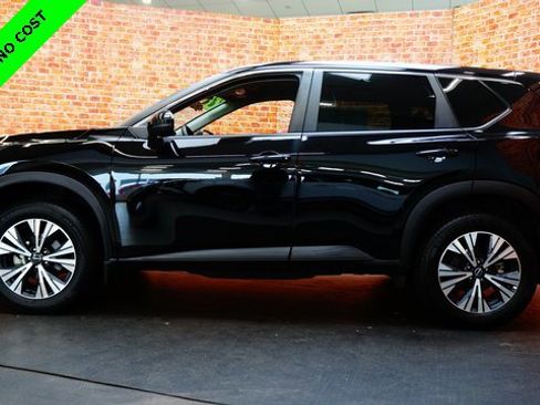 Used 2022 Nissan Rogue SV image 4