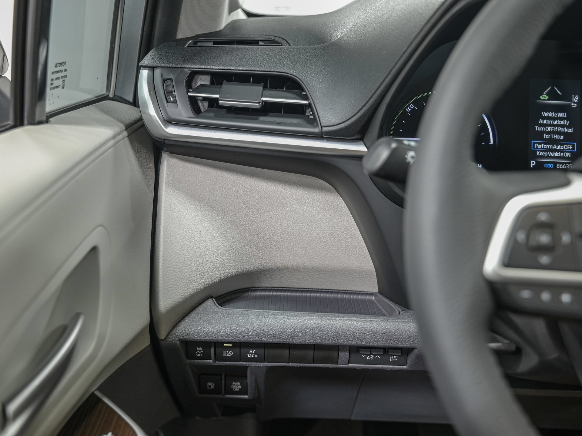 Used 2024 Toyota Sienna XLE w/ XLE Plus Package FWD image 18