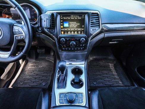 Used 2017 Jeep Grand Cherokee Trailhawk w/ Trailhawk Luxury Group AWD/4WD image 28