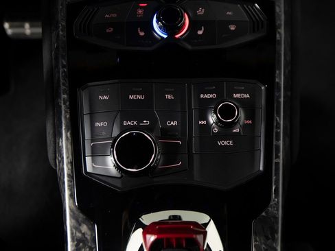 Used 2018 Lamborghini Huracan Performante image 22