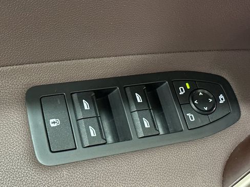 Used 2023 BMW iX xDrive50 w/ Convenience Package AWD/4WD image 12