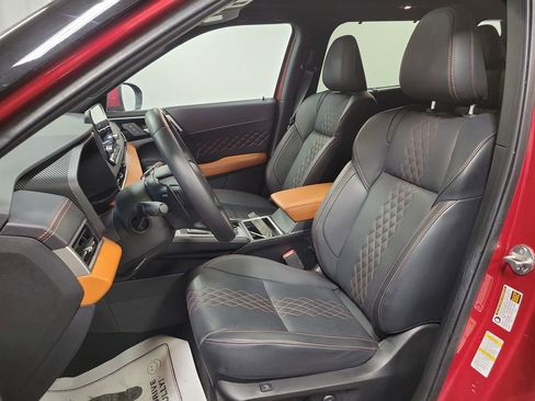 Used 2024 Mitsubishi Outlander 4WD Plug-In Hybrid image 13