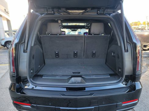 Used 2025 Cadillac Escalade Sport Platinum w/ LPO, ONYX Package image 18