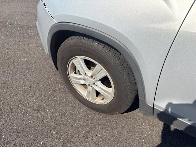 Used 2020 Chevrolet Trax LS w/ Tint and Cruise Package FWD image 4