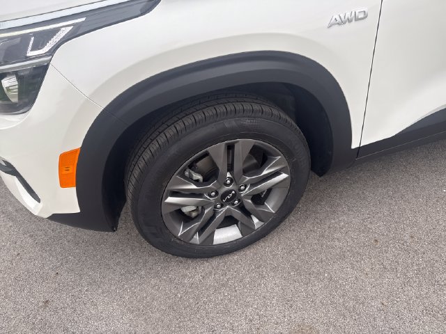 Used 2022 Kia Seltos S AWD/4WD image 9