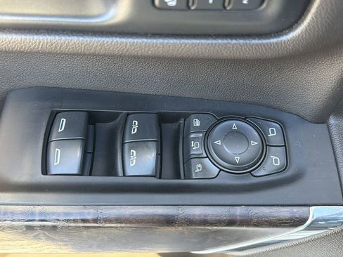 Used 2023 GMC Sierra 3500 Denali image 17