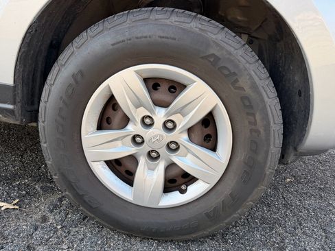 Used 2009 Hyundai Santa Fe GLS image 9