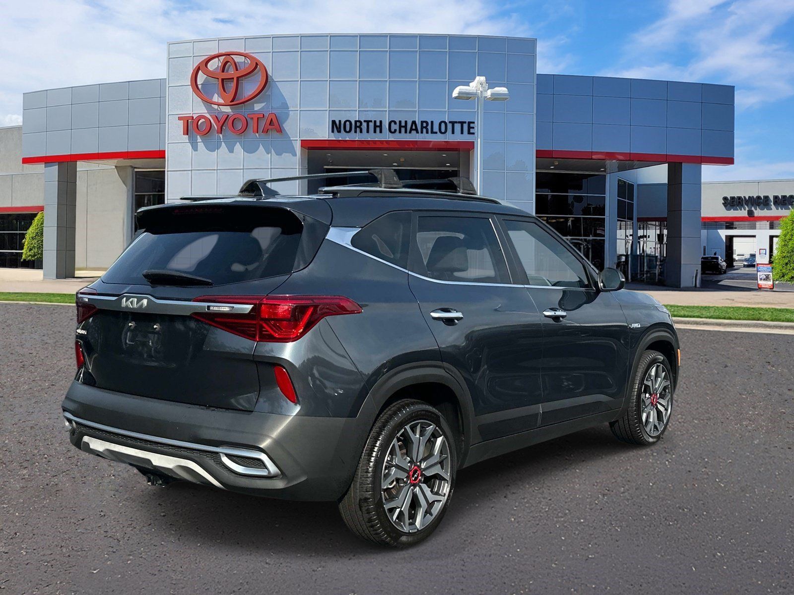 Used 2022 Kia Seltos SX w/ Sunroof Package AWD/4WD image 6