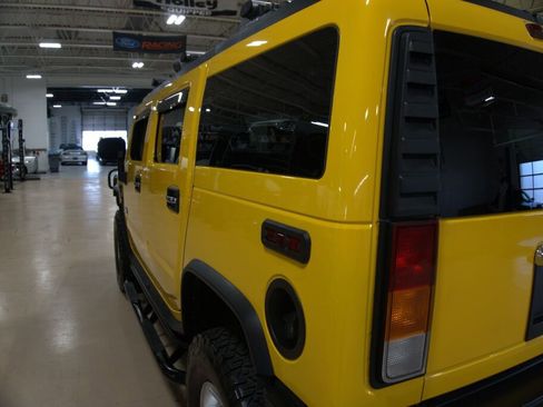 Used 2003 HUMMER H2 w/ Preferred Equipment Group image 19
