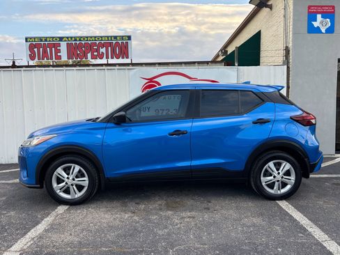 Used 2021 Nissan Kicks S image 2