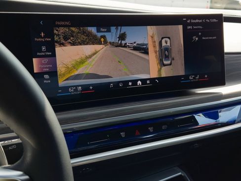 Used 2023 BMW 740i image 16