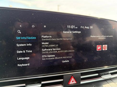 Used 2025 Hyundai Elantra SEL FWD image 36