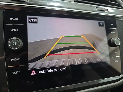 Used 2023 Volkswagen Tiguan SE w/ Panoramic Sunroof Package AWD/4WD image 21