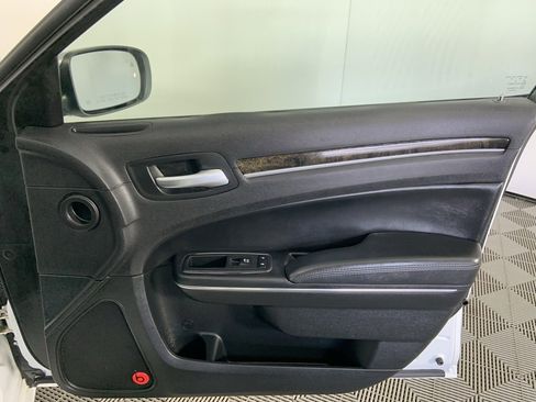 Used 2014 Chrysler 300 C w/ Beats Audio Group image 24