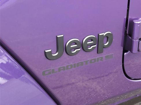 New 2026 Jeep Gladiator Sport AWD/4WD image 11