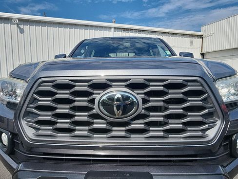 Used 2021 Toyota Tacoma TRD Off-Road w/ Technology Package AWD/4WD image 14