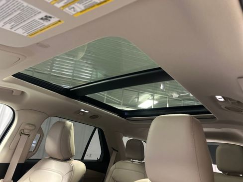 Used 2020 Ford Explorer XLT w/ Equipment Group 202A image 21