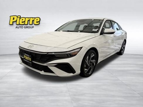 Used 2025 Hyundai Elantra SEL FWD image 1