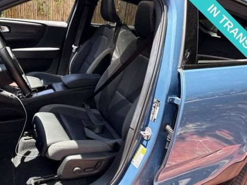Used 2023 Volvo C40 Recharge Core AWD/4WD image 2