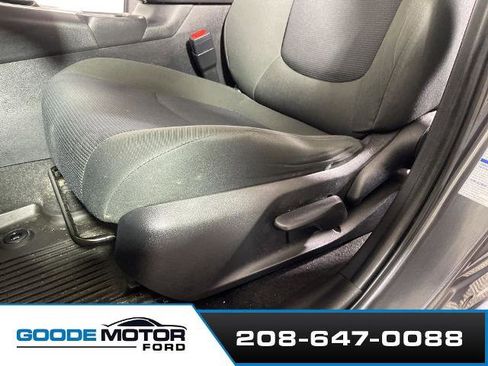 Used 2022 Toyota RAV4 LE AWD/4WD image 9