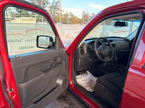 Used 2012 Jeep Liberty Sport w/ Driver Convenience Group AWD/4WD image 58