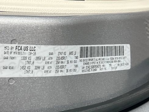 Used 2019 Chrysler Pacifica Touring-L FWD image 33