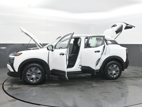 Certified 2025 Nissan Kicks S image 39