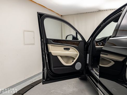 Used 2024 Bentley Bentayga Extended Wheelbase image 11