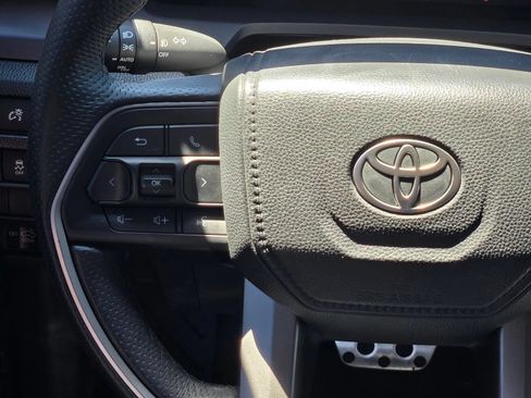 Used 2025 Toyota Tacoma TRD Sport AWD/4WD image 15