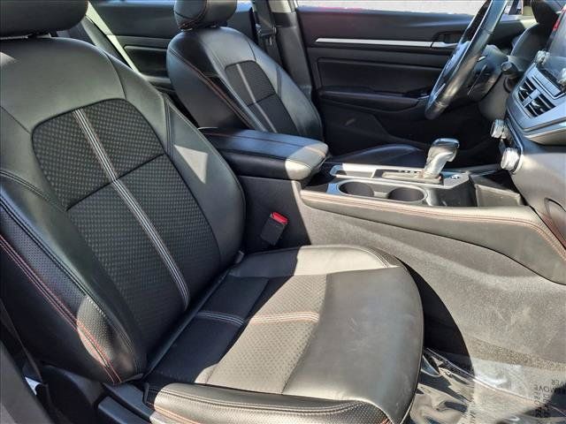 Used 2024 Nissan Altima 2.5 SR FWD image 19