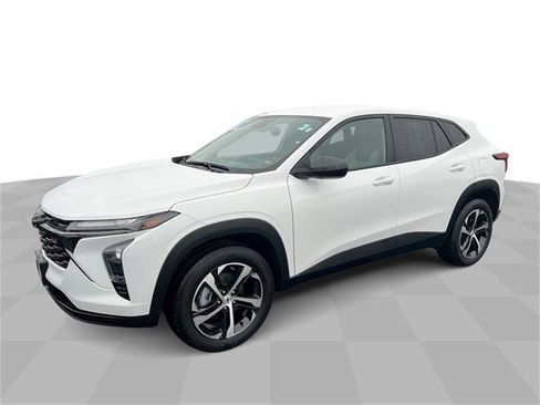 Certified 2024 Chevrolet Trax RS w/ Driver Confidence Package image 1