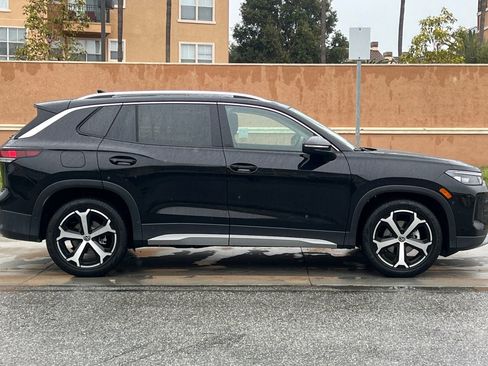 New 2026 Volkswagen Tiguan SE image 3