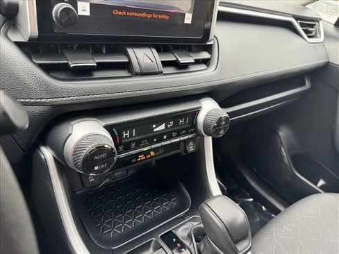 Used 2025 Toyota RAV4 XLE AWD/4WD image 15