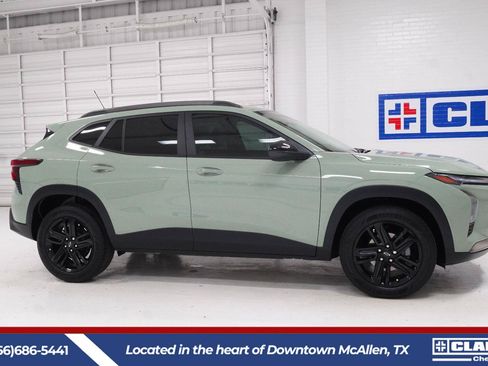 Used 2026 Chevrolet Trax ACTIV w/ Driver Confidence Package FWD image 2