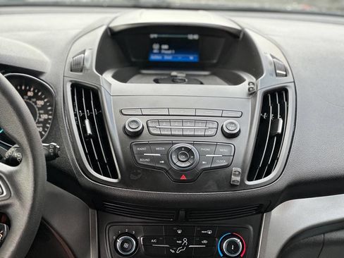 Used 2019 Ford Escape S image 9
