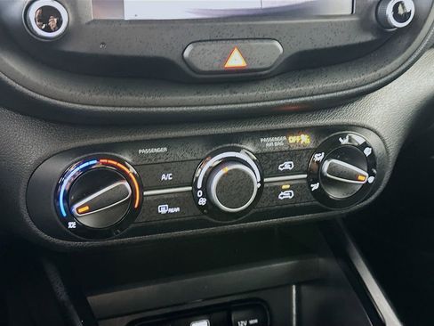 Used 2025 Kia Soul LX w/ LX Technology Package FWD image 18